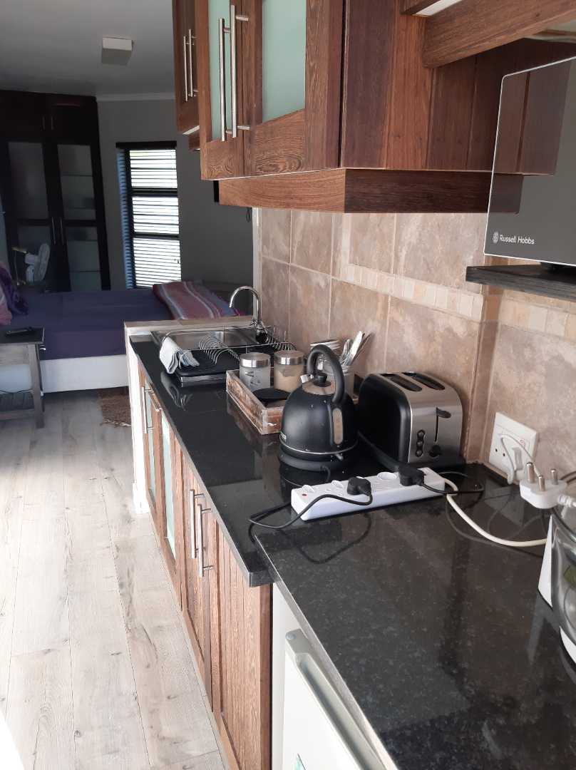 To Let 1 Bedroom Property for Rent in Summerstrand Eastern Cape